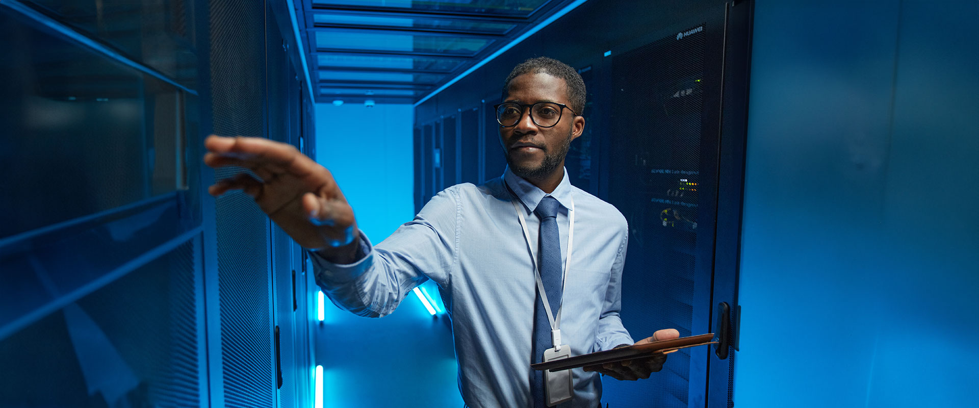 How to Build the Fast Data Storage Server – Software and Hardware Caching Approaches