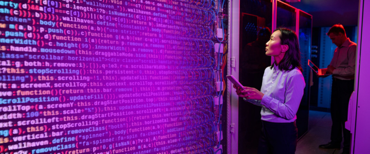 What benefits come with using software-defined storaeg