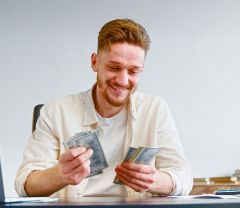 man counting money he saved with using Open-E JovianDSS